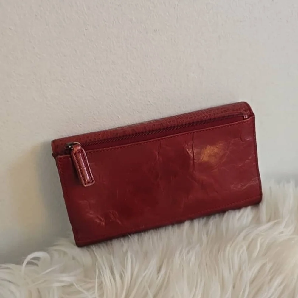Fossil croco flap